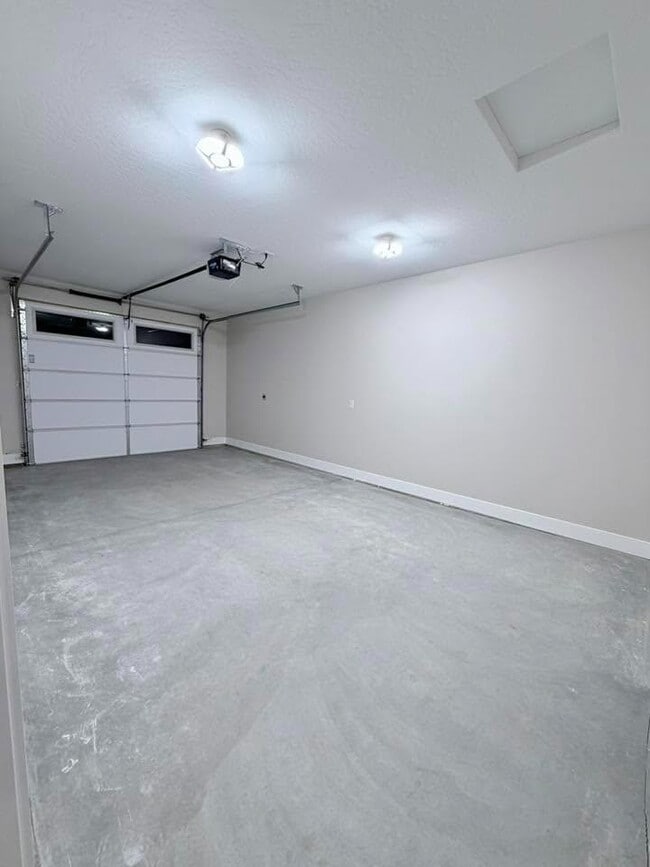 Building Photo - 7212 Shaver Dr