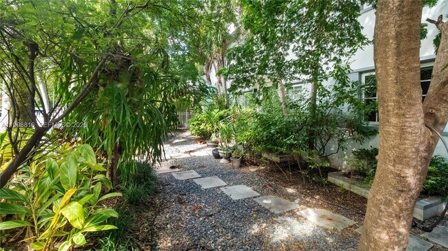 Building Photo - 645 Michigan Ave