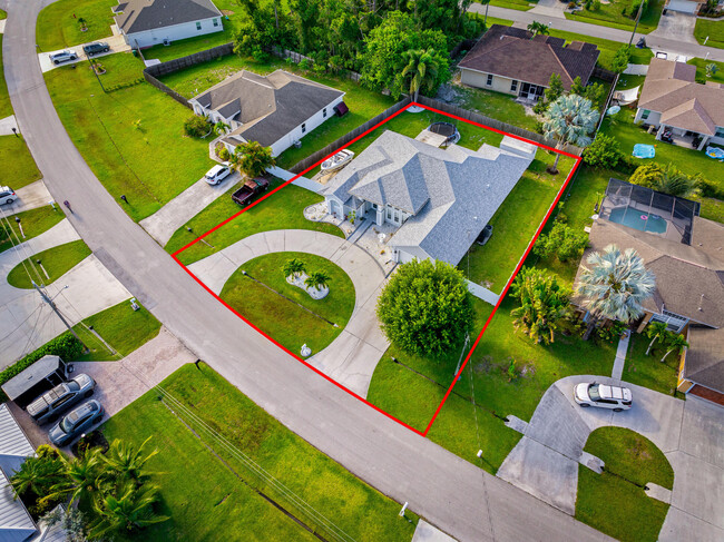 Building Photo - 5918 NW Hann Dr