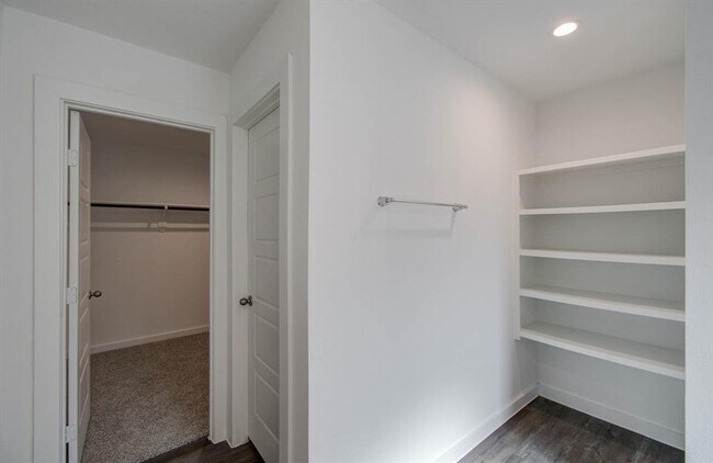 Building Photo - 1010 Desert Willow Dr