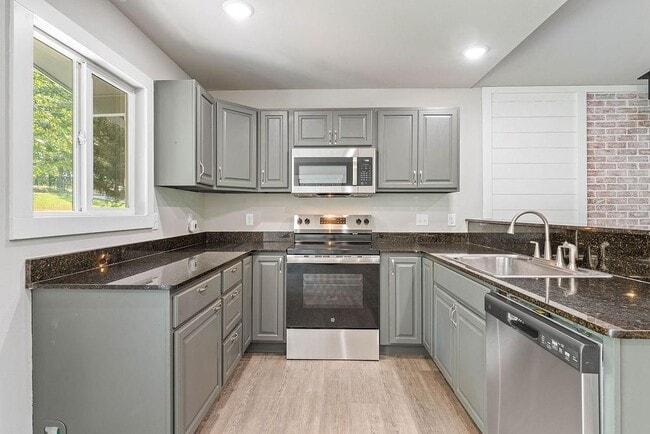 Building Photo - 16 Duvall Ln