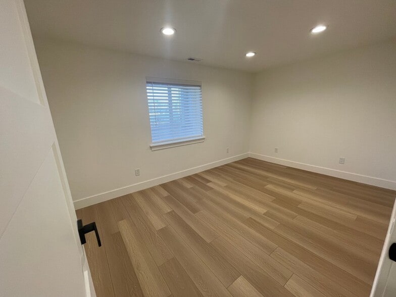 Building Photo - 517 S 2420 W