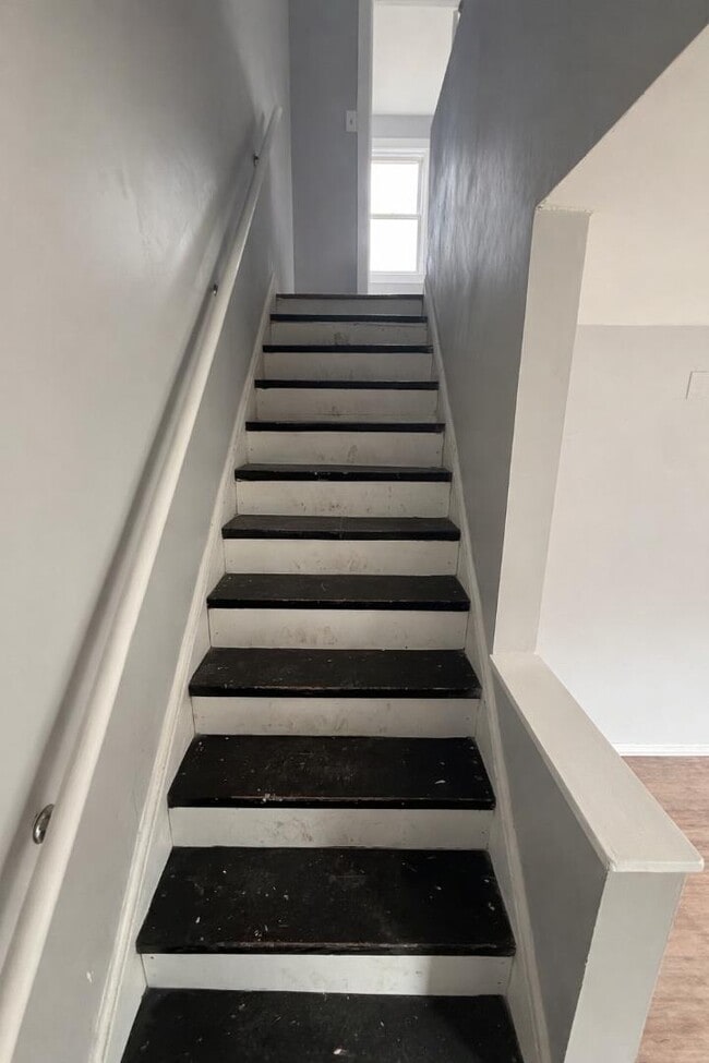 Building Photo - 3526-28 E 9th Ave