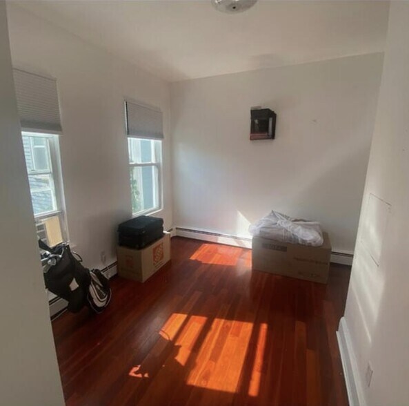 Primary Photo - 104 Sciarappa St