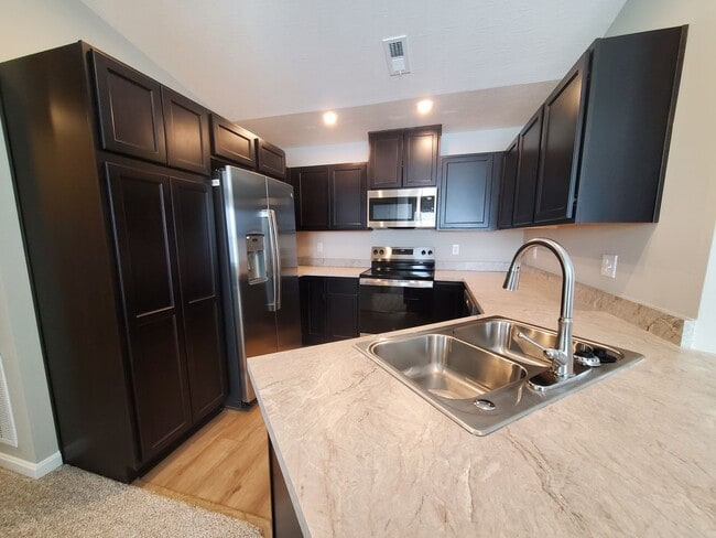 Building Photo - 2 Bedroom with 2 Bath Condo