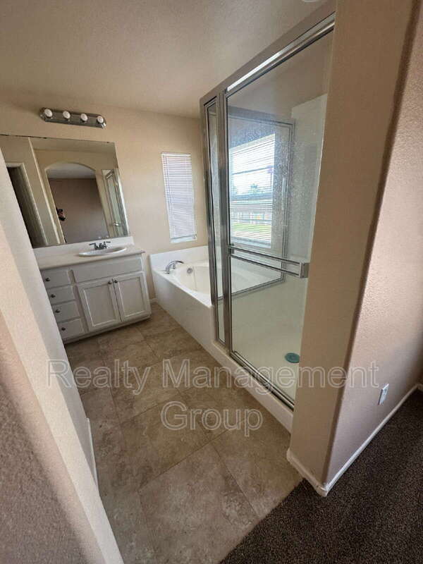 Building Photo - 2303 Wisteria Way