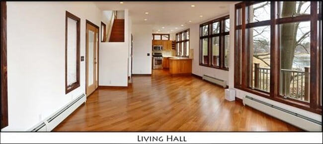 Building Photo - Year-Round Riverfront Home in Gloucester (Pet-Friendly)