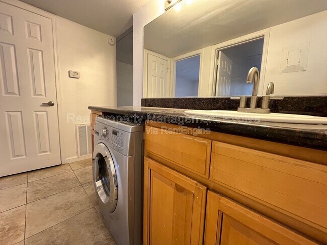 Building Photo - 7110 E Continental Dr