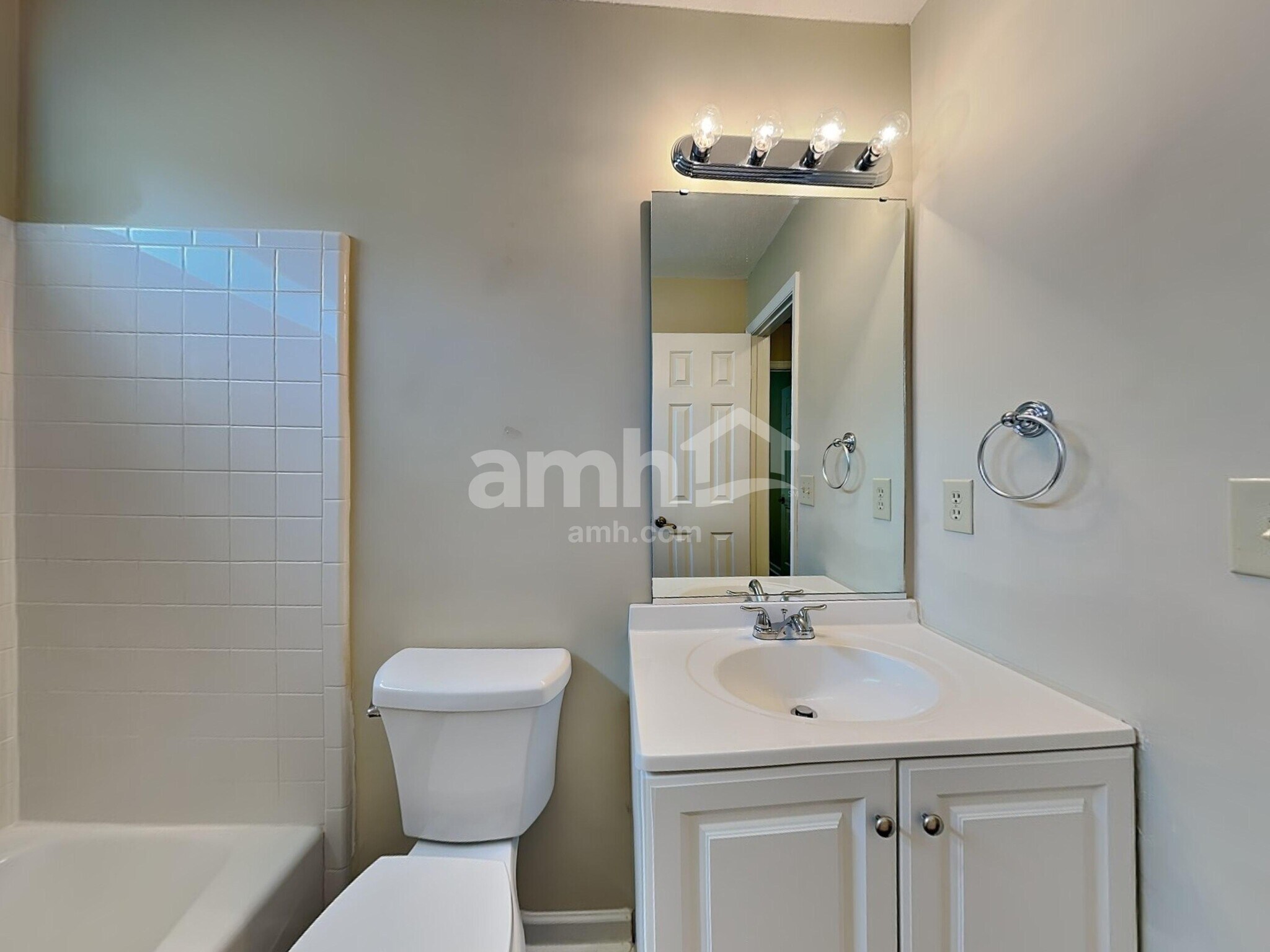 Building Photo - 3109 Southampton Dr