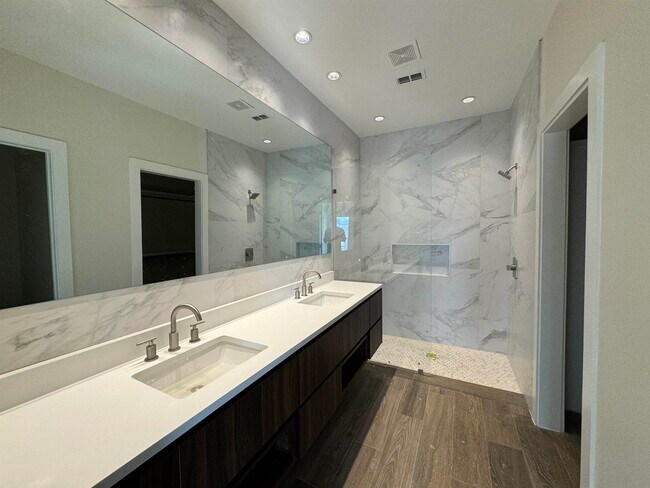 Building Photo - 210 Veracruz Dr