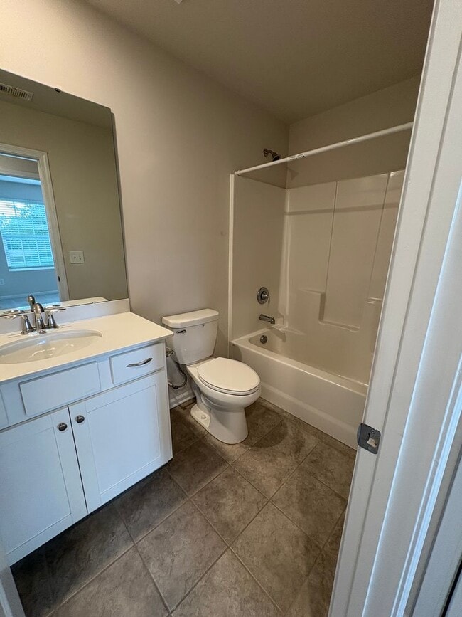 Building Photo - 3 Bedroom 2.5  Bath Townhome in Travelers ...