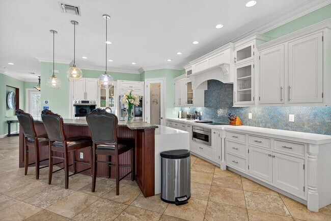 Building Photo - 8551 SE Driftwood St