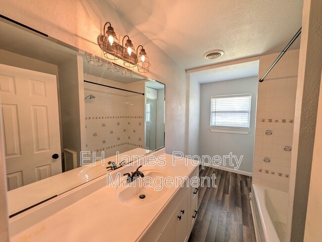 Building Photo - 5214 S Delaware Pl