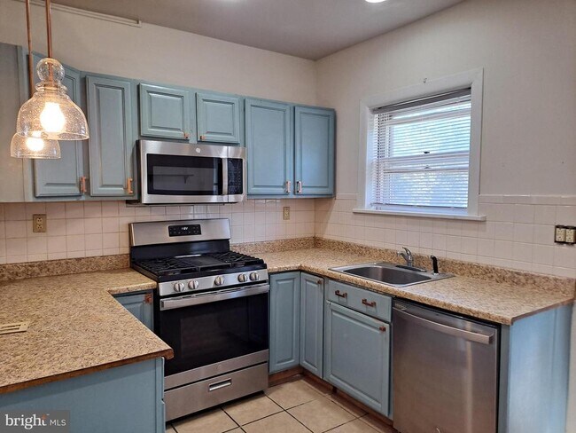Building Photo - 846 Haws Ave