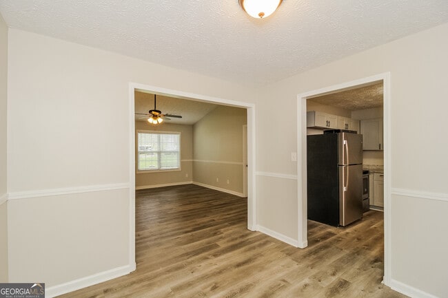 Building Photo - 4336 Hill View Dr