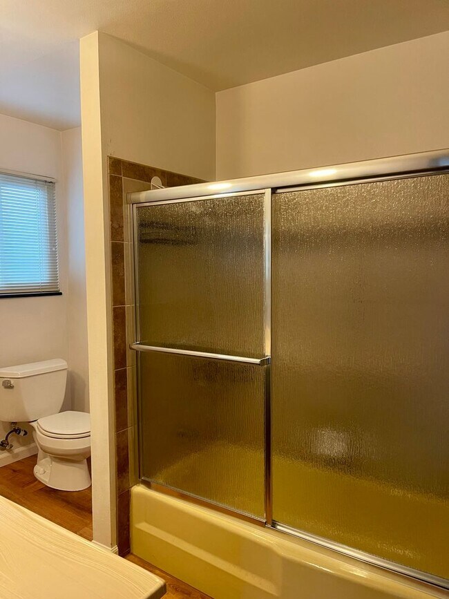 Building Photo - CHARMING 3 BED 2 BATH HOUSE WITH NEW HVAC, ROOF & LARGE FENCED BACKYARD