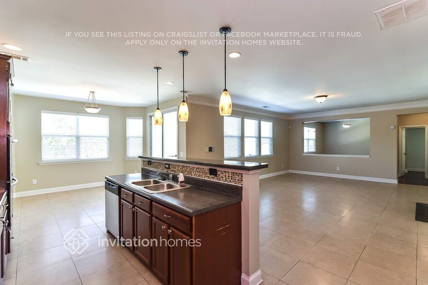 Building Photo - 1243 Sparkling Cove Dr