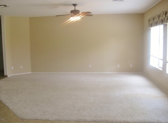 Building Photo - 1042 E Canyon Way