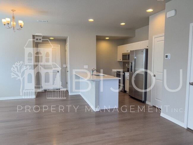 Building Photo - Beautiful Townhome across from Cumbre Vist...