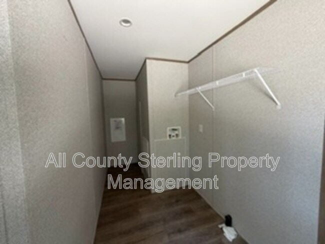 Building Photo - 139 SE Perfect Ct