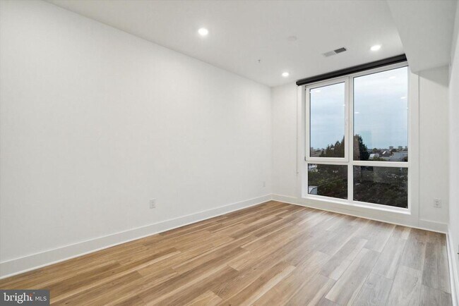 Building Photo - 2636 E York St