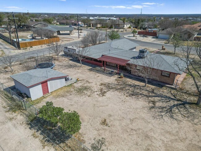 Building Photo - 208 N Broadview St