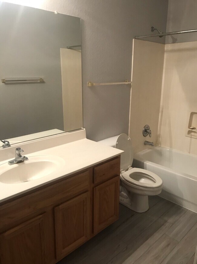 Building Photo - Chandler 4 bed 2 bath