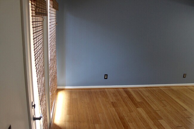 Building Photo - 2BR 2 Full Bath Condo with Modern Upgrades – Near Downtown Harrisonburg!