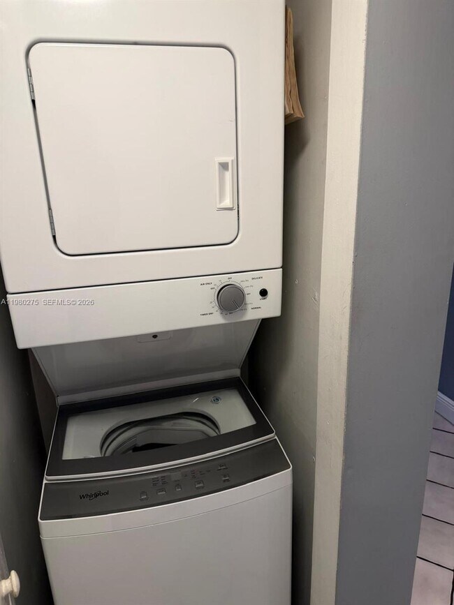 Building Photo - 8810 SW 132nd Pl