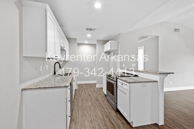 Building Photo - 445 Oakwoods Dr