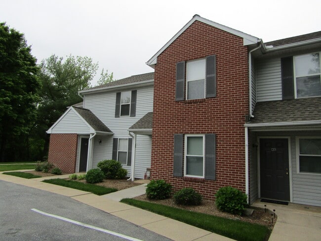 Building Photo - 52 Hilldale Dr