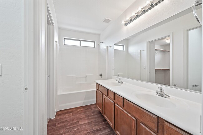 Building Photo - 2513 E Flintlock Pl