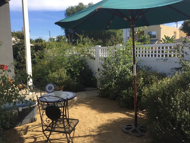 front garden - 701 Flower Ave