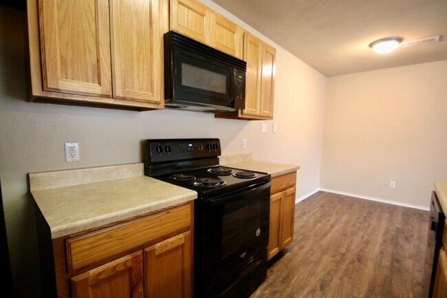 Building Photo - 8028-8030 Tanner