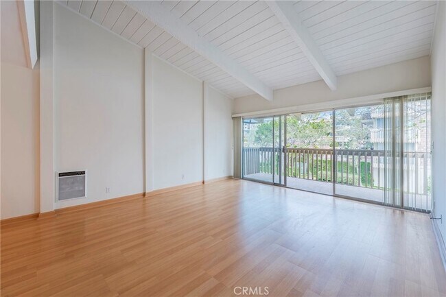 Building Photo - 6542 Ocean Crest Dr