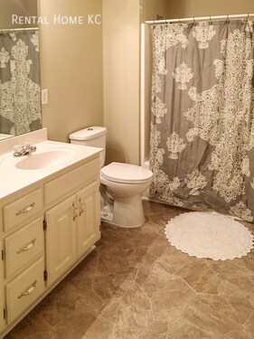Building Photo - Large 2-Story w/finished basement + fence ...