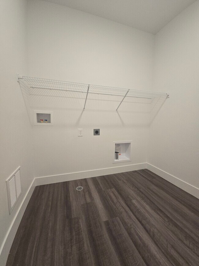 Building Photo - 6512 Skyline Lp Ln