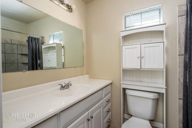 Building Photo - 542 McCartney Lane