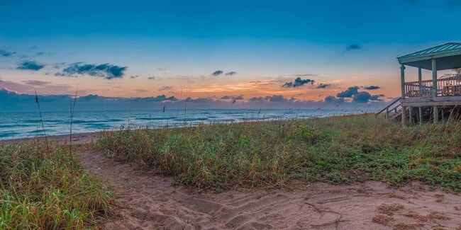 Building Photo - 10851 S Ocean Dr