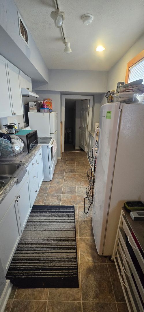 Building Photo - 808 2nd St