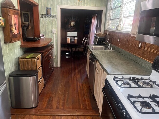 Building Photo - 1016 N E St