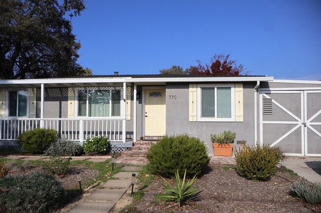 Primary Photo - 770 Verano Ave