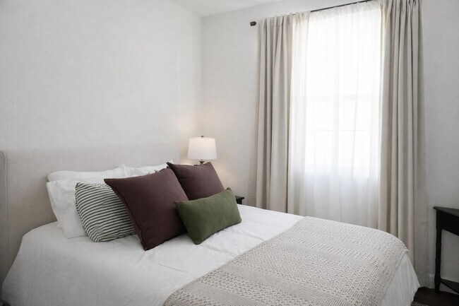 Building Photo - 12091 N San Clemente St