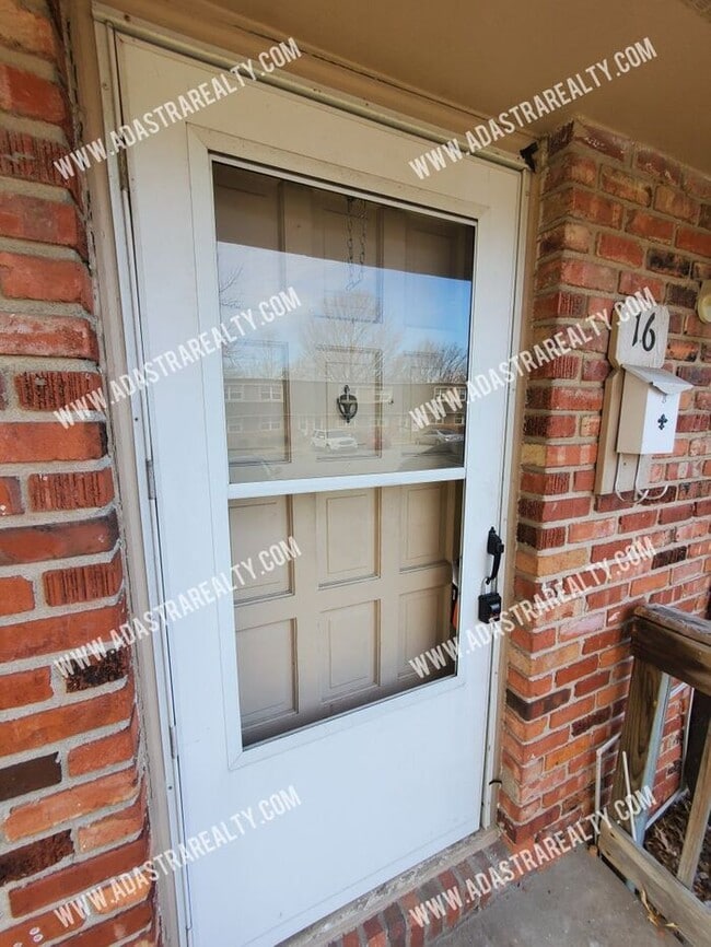 Building Photo - Affordable Olathe Townhome-Showing NOW!!