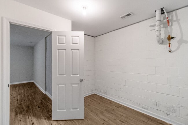 Building Photo - Spacious 2-Story Home with Finished Basement!