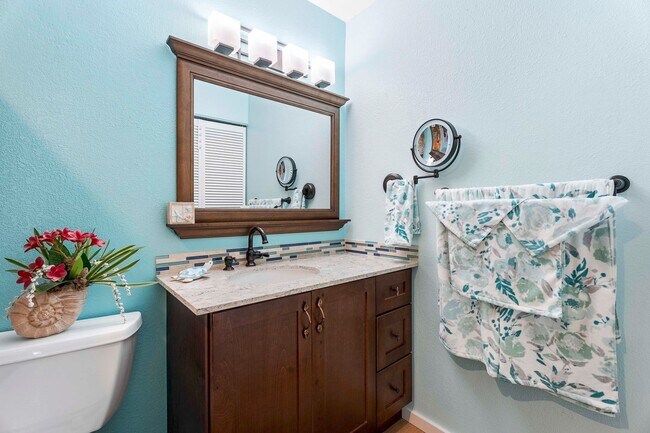 Building Photo - 2 Bedroom 2 Bathroom Fully Furnished Condo