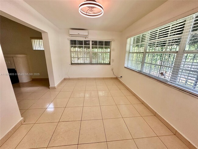 Building Photo - 1508 SW 13th Ave