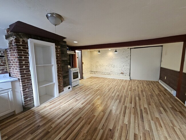 Building Photo - 54 Fox St