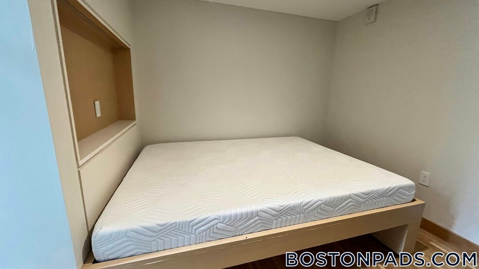 Building Photo - 115 Mt Auburn St