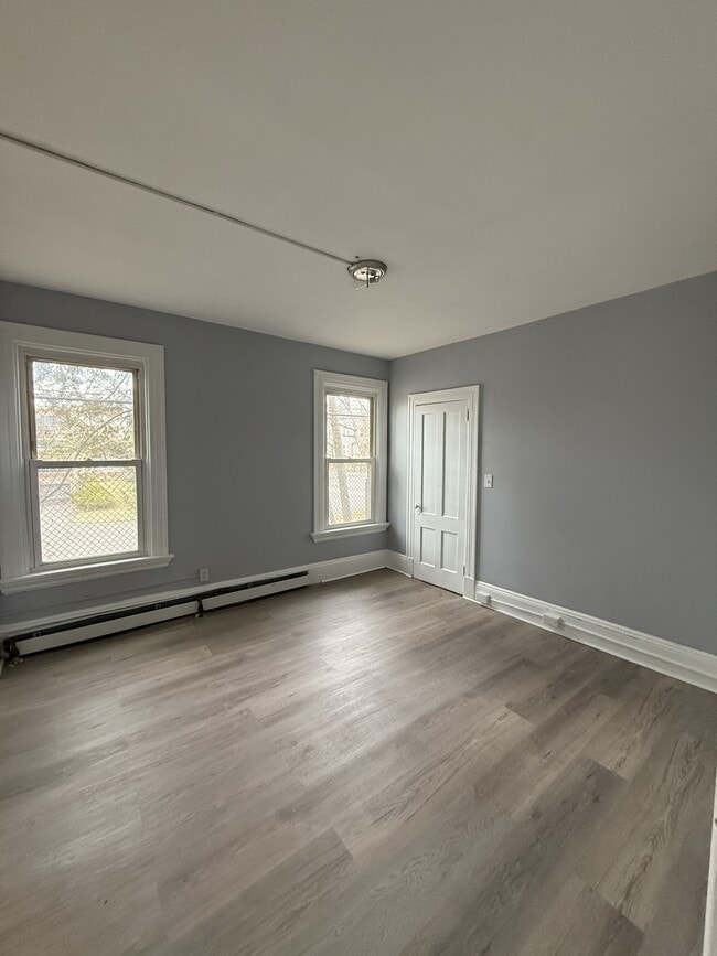 Building Photo - 96-98-98 Sargeant St